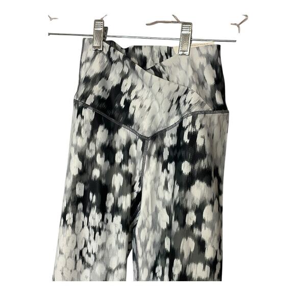 Offline by Aerie S Long High Rise Crossover Leggings White Silver Marble NWT - Picture 3 of 8